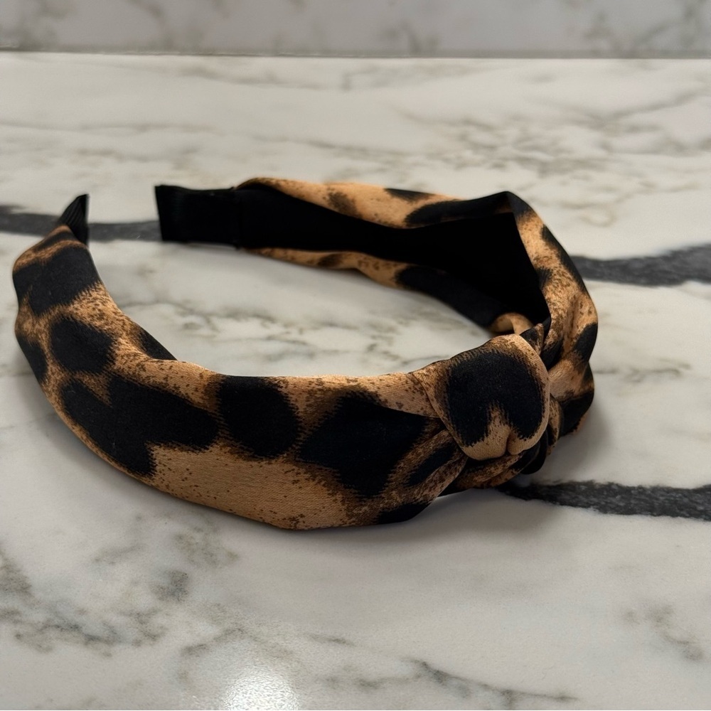 NWOT⛱️🔥Tan Leopard Print Knotted Headband - OS